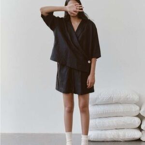 Deiji Studios The Asymmetric Set Deep Black Linen